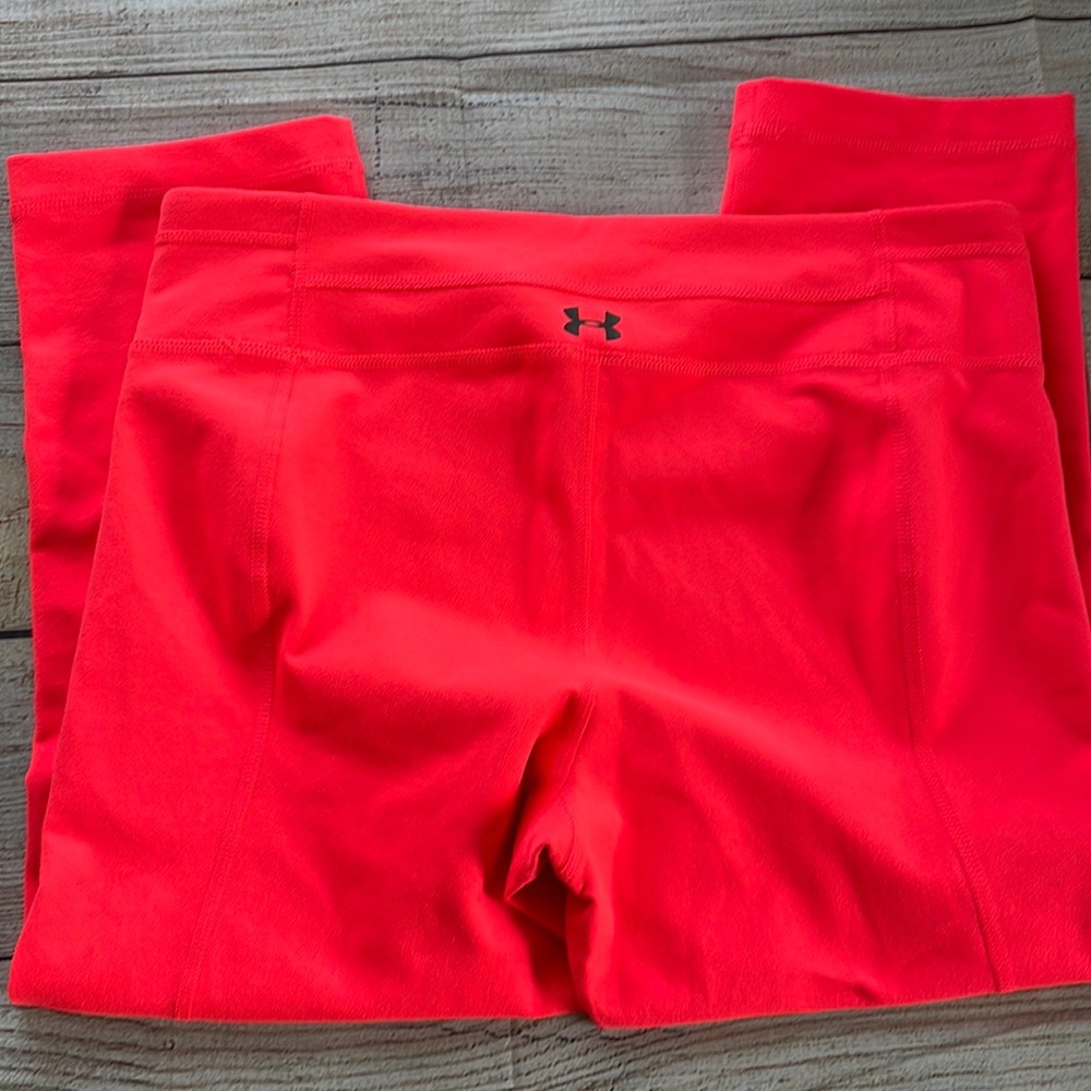 UNDER ARMOUR fitted workout pants